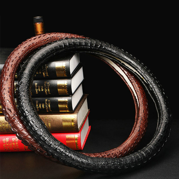 غطاء عجلة قيادة السيارة من جلد التمساح الحقيقي المخصص 38 سم وسادة عجلة قيادة السيارة ذات ملمس اليد