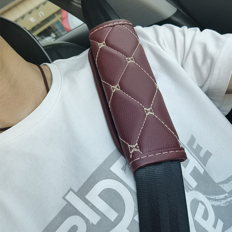  وسادة حزام الأمان العالمي للسيارة ، وسادة حزام الأمان من الجلد PVC لجميع الأحوال الجوية