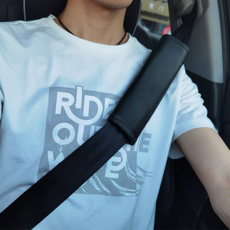 Nappa Leather Classic القابل للتخصيص LOGO Velcro Installation رائع متفوقا حزام مقعد السيارة حامي الكتف