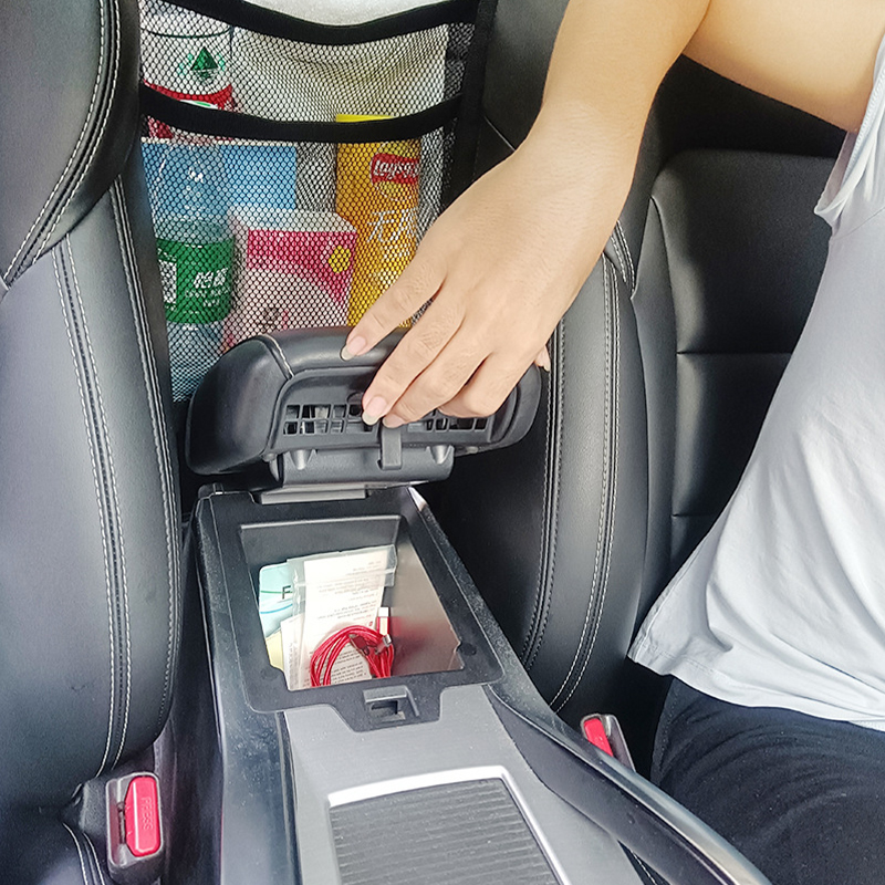  حامل حقيبة يد بجيب شبكي للسيارة مكون من 3 طبقات وجيب شبكي للسيارة من أربعة جوانب ومزودة بشبكة مرنة بين المقاعد الأمامية للمقعد الخلفي للأطفال والكلاب والحيوانات الأليفة حاجز شبكي للسيارة