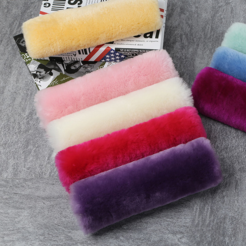 غطاء حزام مقعد السيارة المصنوع من جلد الغنم الأصلي ، واقي وسادة الإبزيم - أغطية حزام الأمان للبالغين - النساء والرجال والأطفال والرضع 